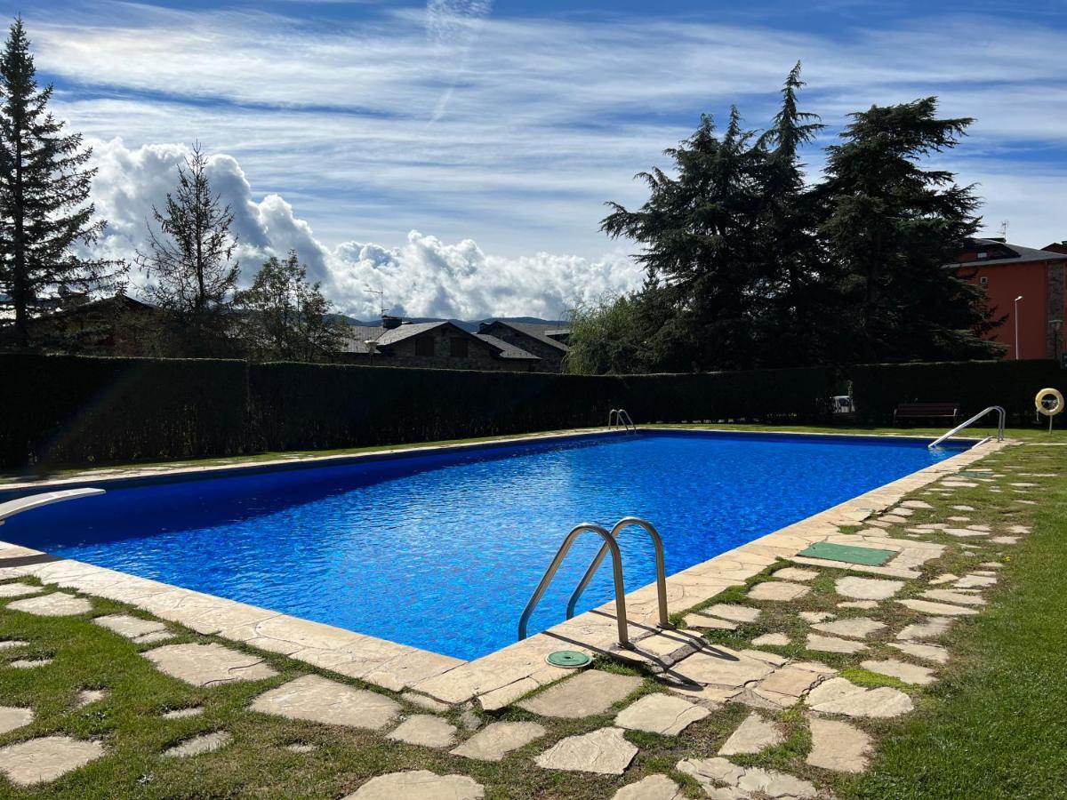 Apartament Piso Puigcerda Vistas Y Piscina Zewnętrze zdjęcie